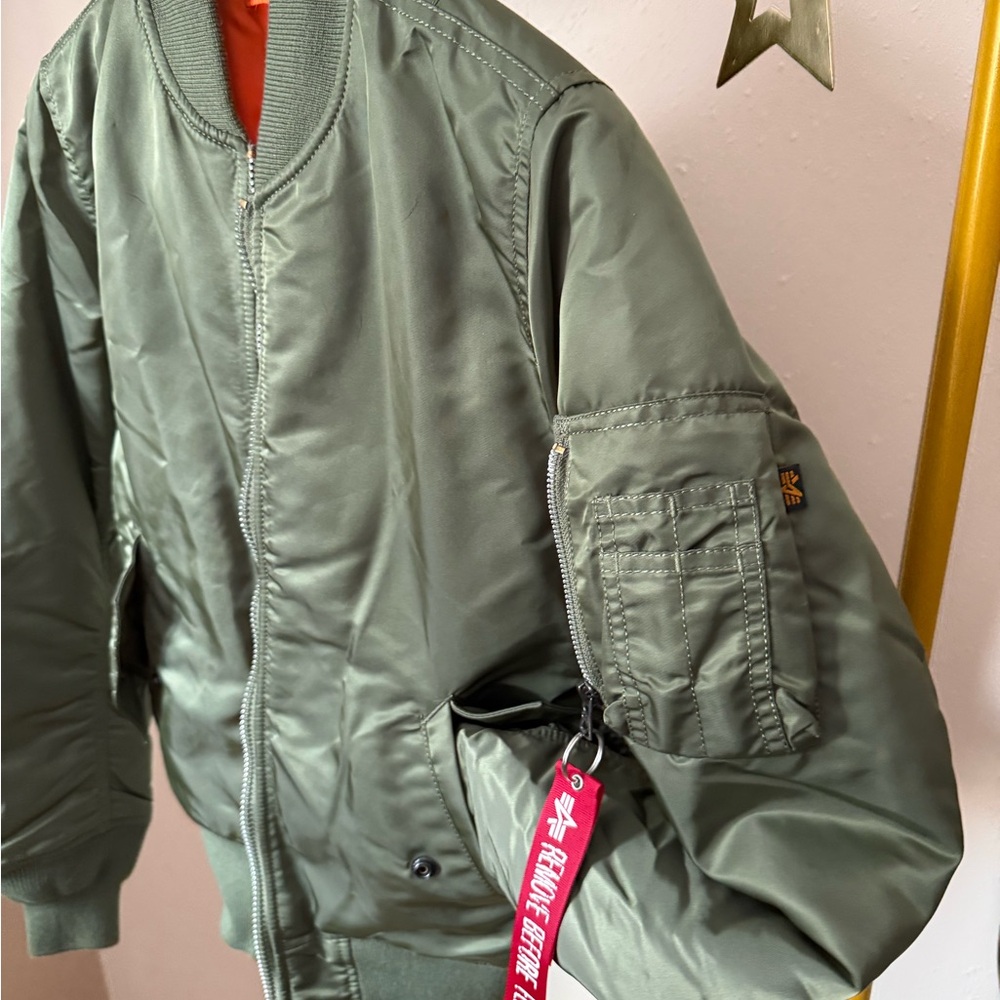 Alpha Industries MA-1 Bomber Jacket Olive Green Flight Jacket Size M NWOT - Picture 8 of 16
